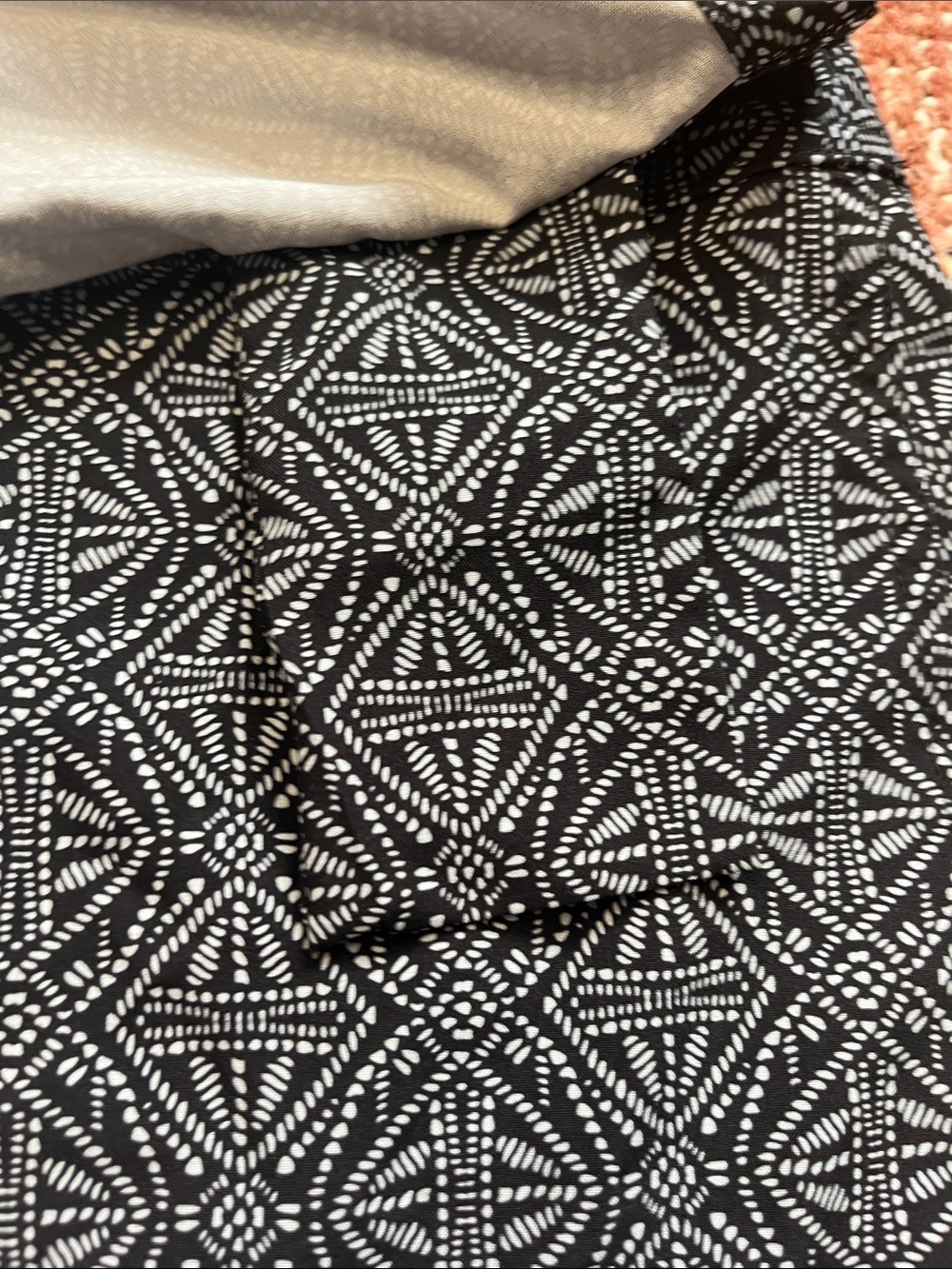 RipSkirt Hawaii Quick Wrap Skirt Black Pearl Batik Geometric Print Size XL EUC - Picture 4 of 7